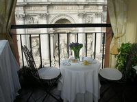 hotel trevi fountain